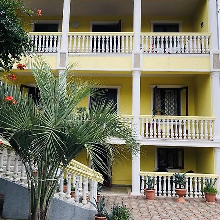 George'S House Hotel Kobuleti ภายนอก รูปภาพ
