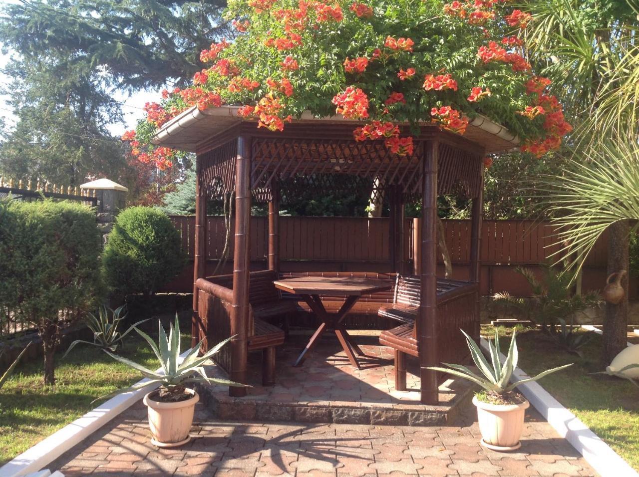 George'S House Hotel Kobuleti ภายนอก รูปภาพ